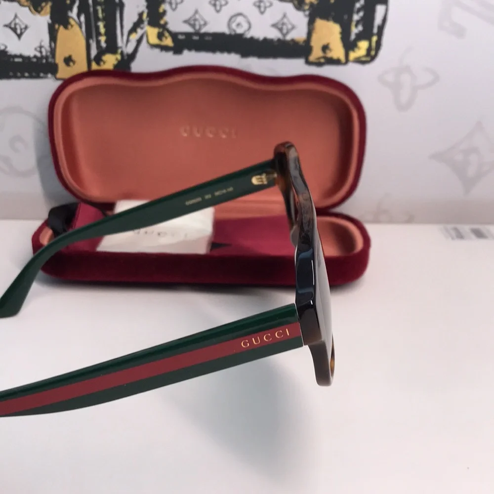 Gucci Tortoise Shell Sunglasses with Green Lenses GG0925s 002